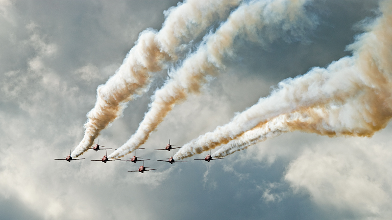 203_Fairford RIAT_Red Arrows na British Aerospace Hawk T1.jpg